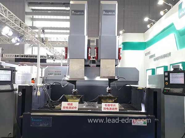 LEAD EDM 鏡面加工中