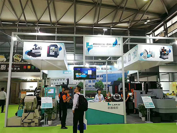 群基五軸輪胎模具專用放電機、四軸刻字機在上海展示